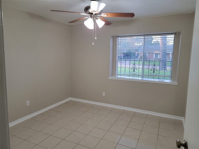 Building Photo - 14510 Roundstone Ln