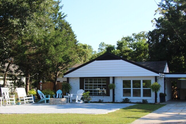 Foto del edificio - 1139 N Bayshore Dr