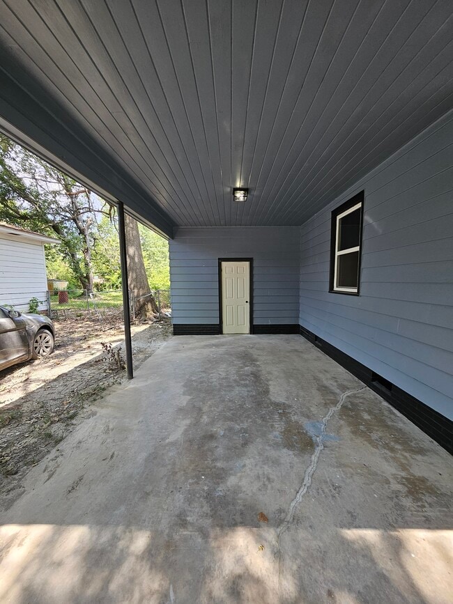 Building Photo - 3113 Tulip St