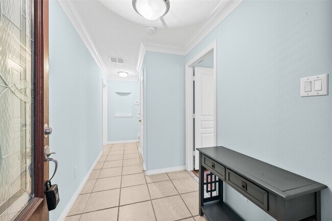 Foto del edificio - 3410 Skyline Village Dr