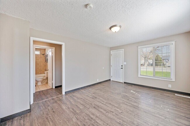 Foto del edificio - 523 W Ave G