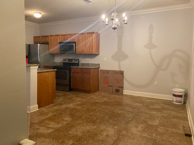 Kitchen and dining area - 1362 Brightside Dr