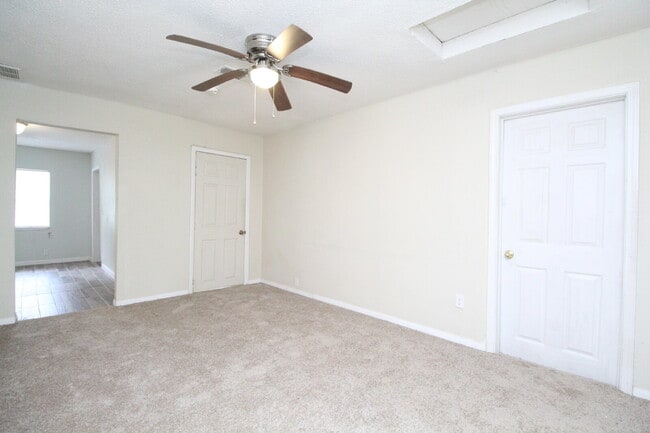 Building Photo - Convenient 3BD/1BA Home Near NAS Pensacola...