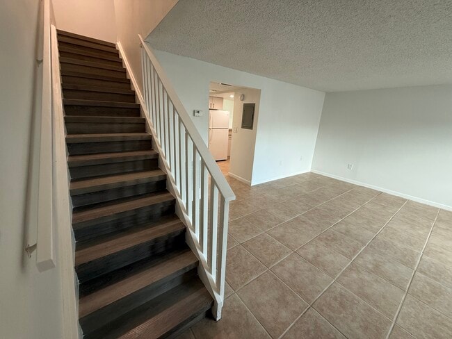 Sala de estar delantera - Marina Townhomes