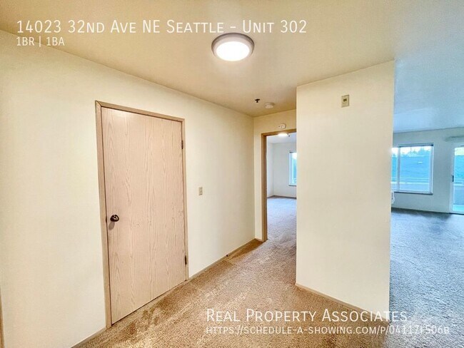 Building Photo - Spacious Top Floor 1-Bedroom/1-Bathroom! I...