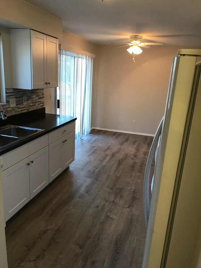 Foto del edificio - 1454 Hilltop Dr