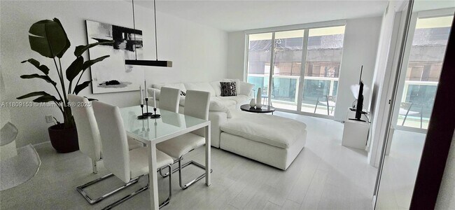 Foto del edificio - 347 N New River Dr E