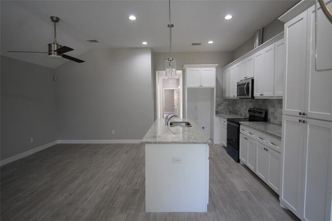 Building Photo - 3425 Mt Pleasant St
