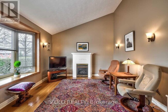 Photo du bâtiment - 2339 REDFERN Rd