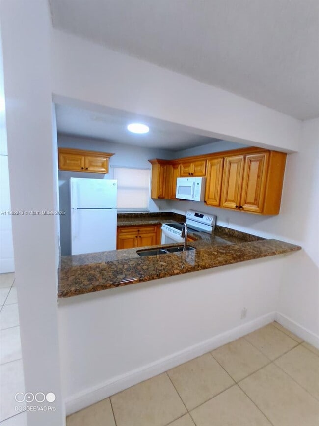Building Photo - 1484 Lake Crystal Dr