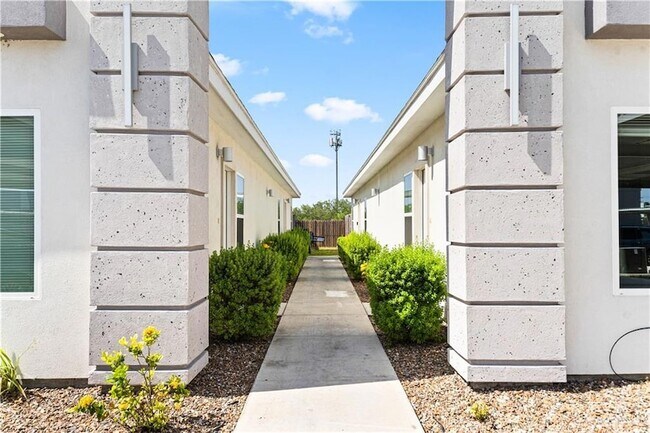 Building Photo - 2914 W Driftwood St