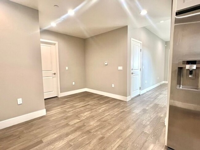 Foto del edificio - Beautiful 4 bedroom 3 Bathroom home - Covina