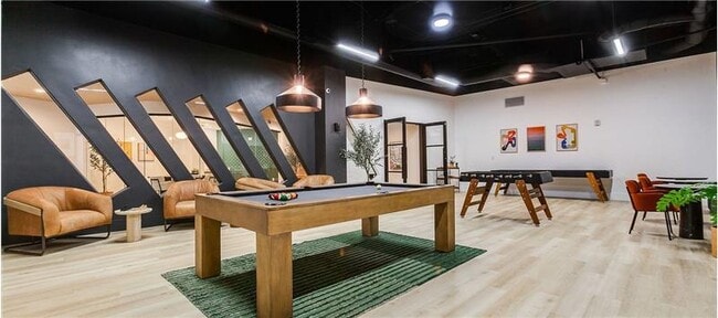 Foto del edificio - 301 N Akard St