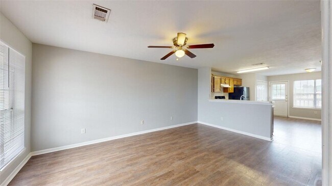 Foto del edificio - 1507 Hollow Hill Dr