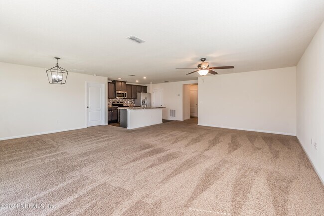 Foto del edificio - 15697 Saddled Charger Dr