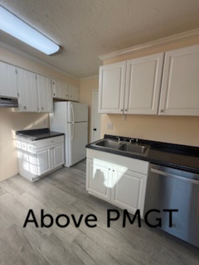 Foto del edificio - E Blackstock Rd-11