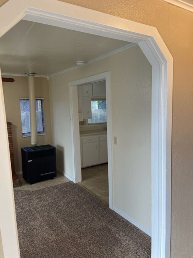 Foto del edificio - 2 Bedroom in Anderson with yard and garage!