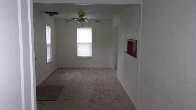 Foto del edificio - Three-bedroom house close to downtown Medford