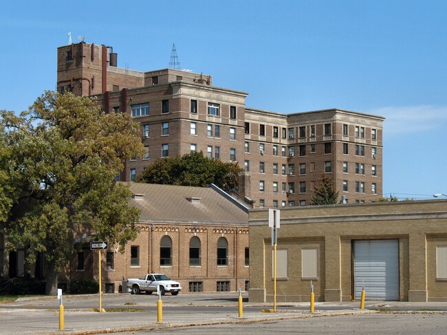 Building Photo - The Manor