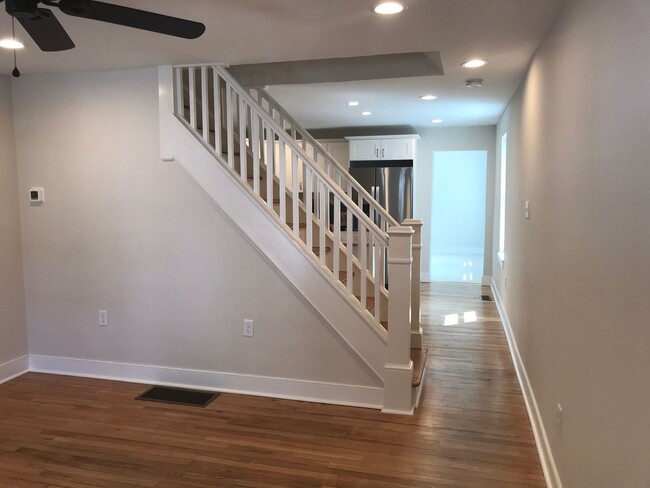 Building Photo - Beautifully renovated townhome in West Che...