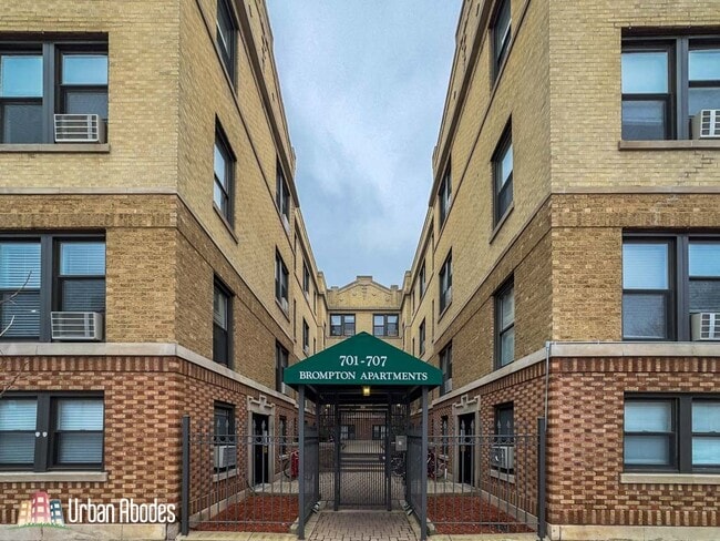 Building Photo - 729 W Brompton Ave