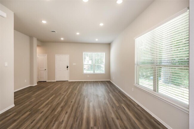 Foto del edificio - 405 Cherokee Dr