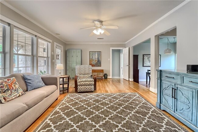 Building Photo - 1504 Hillmont St