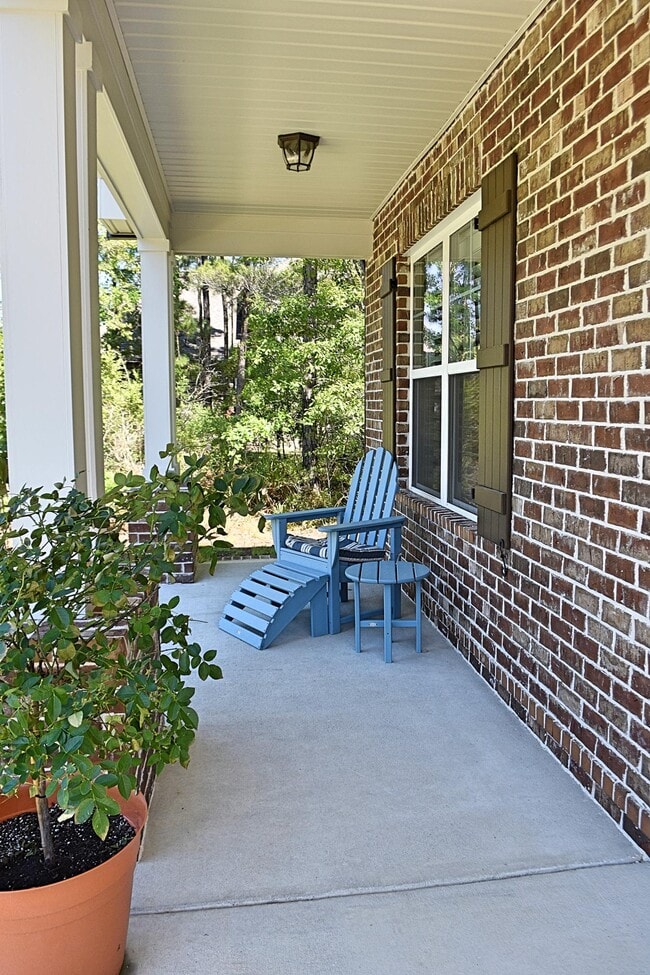 Building Photo - 205 Oaktree Blvd