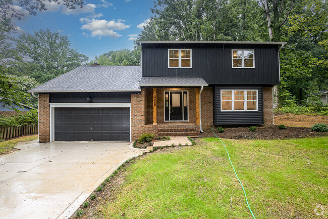 Building Photo - Room in House on Brookgreen Dr