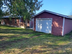 Building Photo - 993 Fairmount Rd