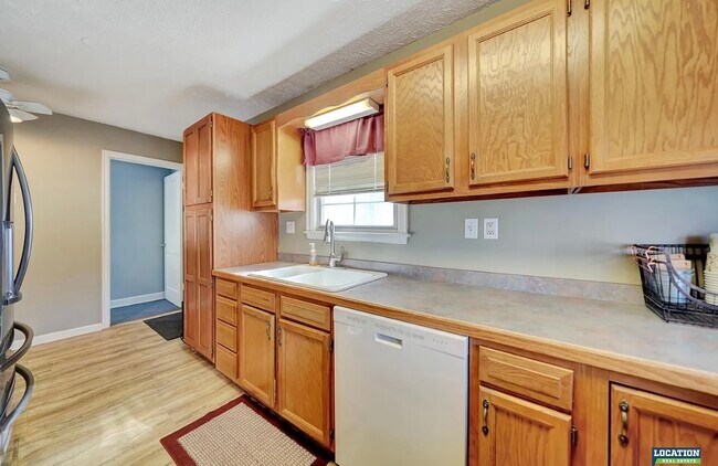 Foto del edificio - 6830 Morrill Ave