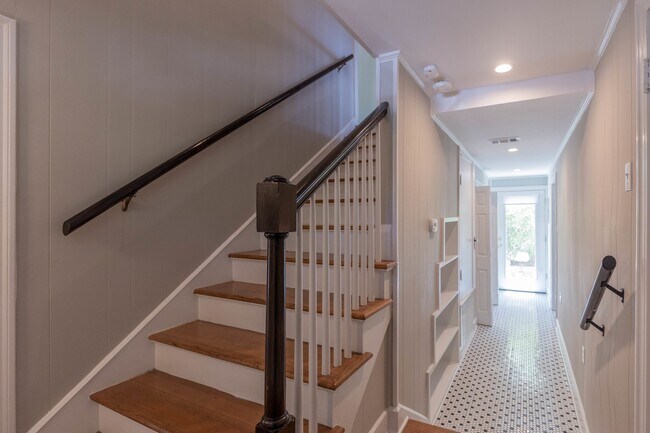 Building Photo - 2917 Pearl #A12 - Charming 2 story, 3-bedr...