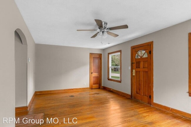 Building Photo - 3 br, 2 bath House - 801 E. Loren St.