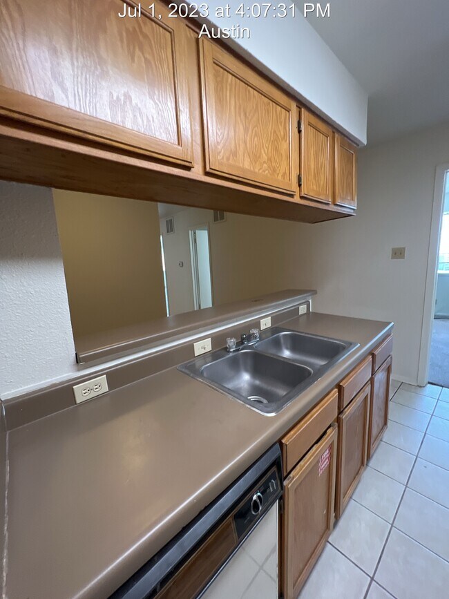 Foto del edificio - 3115 Helms St