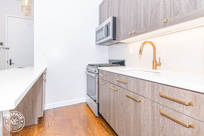 Foto del edificio - 842 Madison St