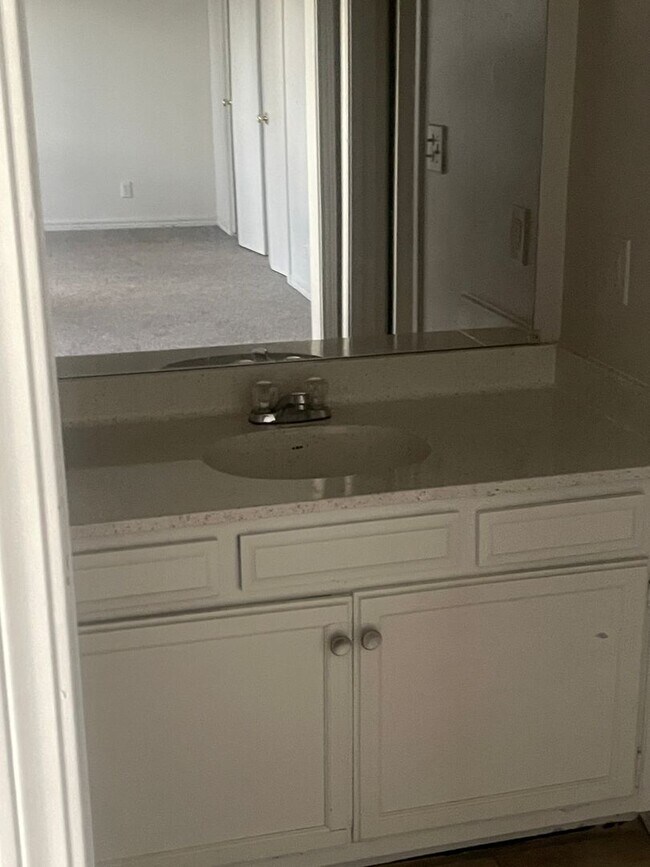 Building Photo - 5130 S Delaware Pl