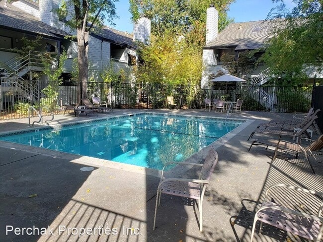 Building Photo - 1 br, 1 bath House - 3193 Wayside Plaza #13