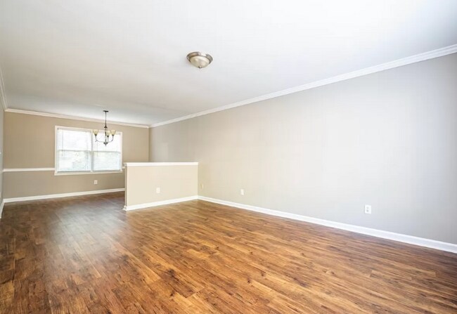 Foto del edificio - 10420 Meadow Crest Ln