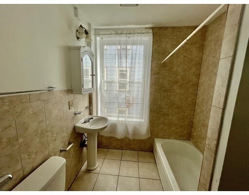 Building Photo - 282 Main St