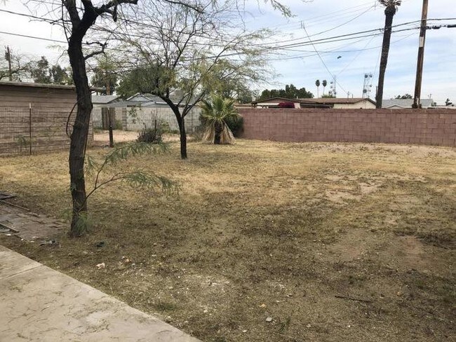 Building Photo - 2 Bed House at 19th Ave/Thomas--NO HOA