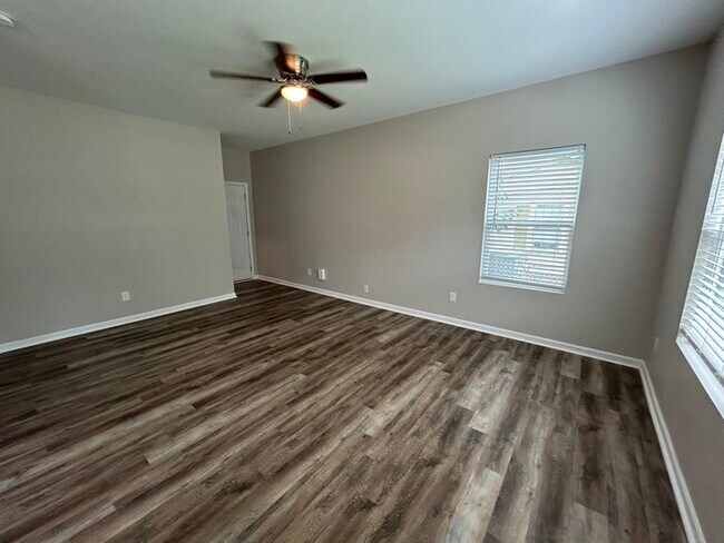 Building Photo - 905 Klondale Ave