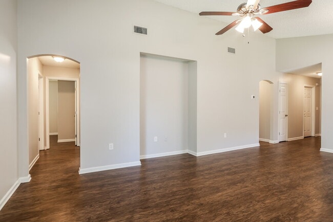 Foto del edificio - 4268 Hanging Moss Dr