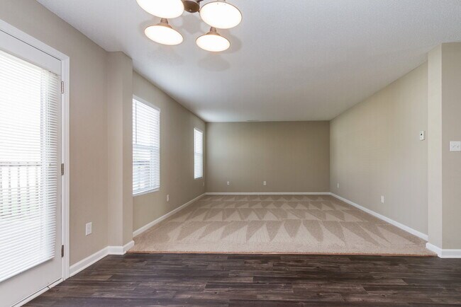 Foto del edificio - 15372 Dry Creek Rd