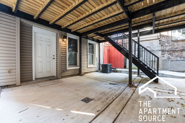 Building Photo - 1857 W Dickens Ave