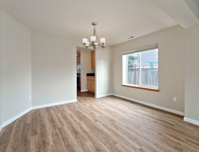 Foto del edificio - Spacious 5-Bedroom, 2.5 Home in Maple Valley