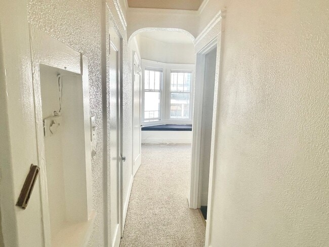 Building Photo - Charming and Sunny Hayes Valley Studio - P...