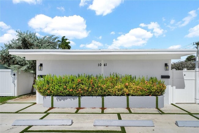 Building Photo - 1041 NE 9th Ave