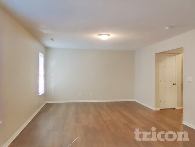 Foto del edificio - 9225 Dry Creek Dr