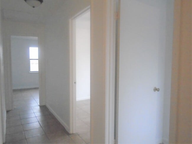 Building Photo - 418 Hargrove St