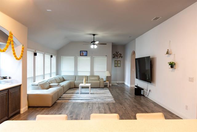 Foto del edificio - 809 Woodview Ct